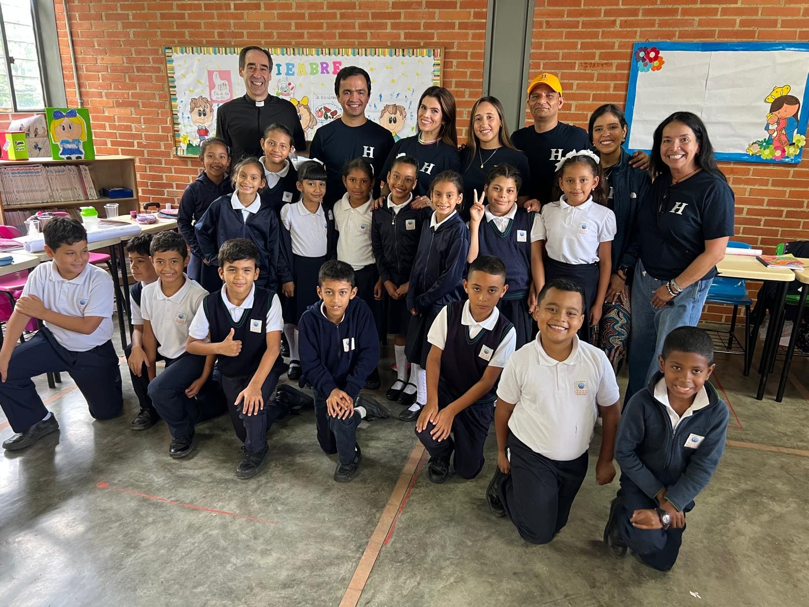 Niños que reciben apoyo de Mano Amiga Venezuela