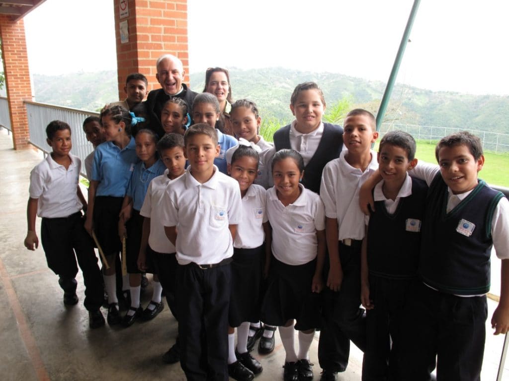 Docentes y estudiantes de Mano Amiga Venezuela