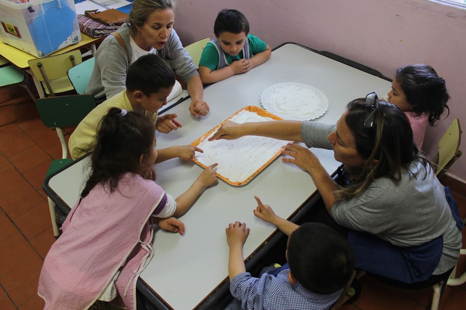 Niños en una actividad grupal del programa PADI